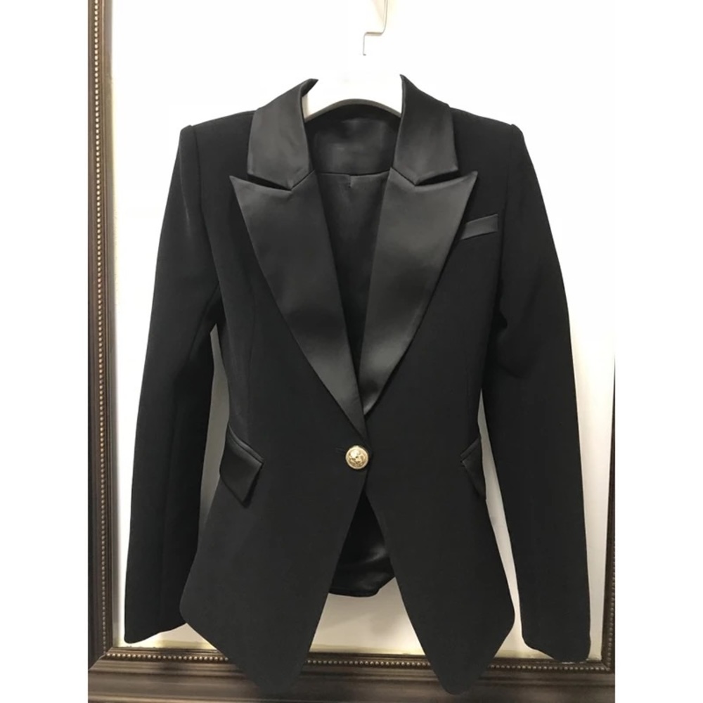 Elegant Black Blazer with Satin Lapels
